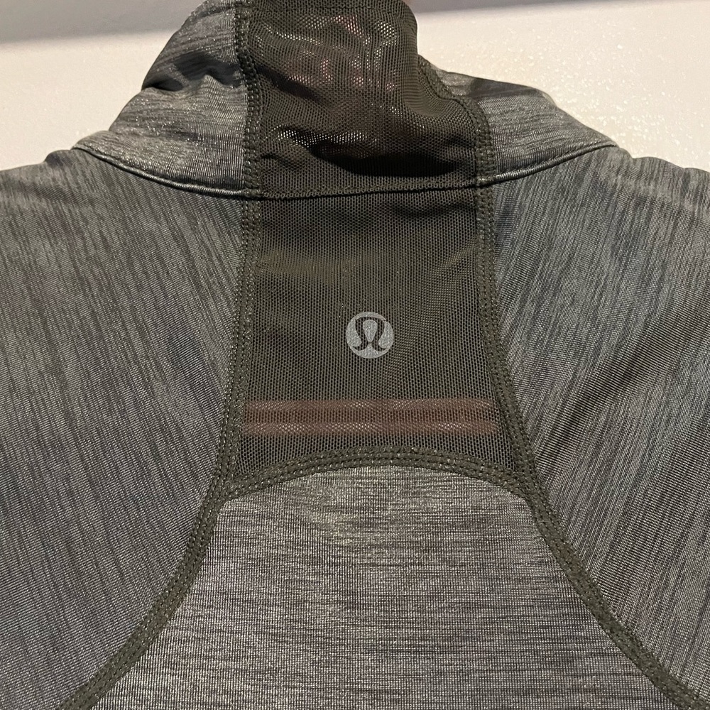 LULULEMON *RARE* CATCH ME AIR JACKET - Picture 9 of 11